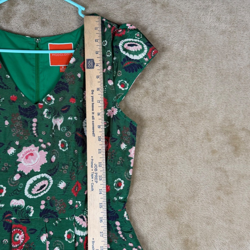 ModCloth Green Floral Fit & Flare Dress Cap Sleeve Pockets Tulle Lining Medium - Picture 5 of 11